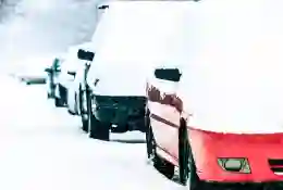 Что обязательно нужно делать, прогревая авто в морозную погоду