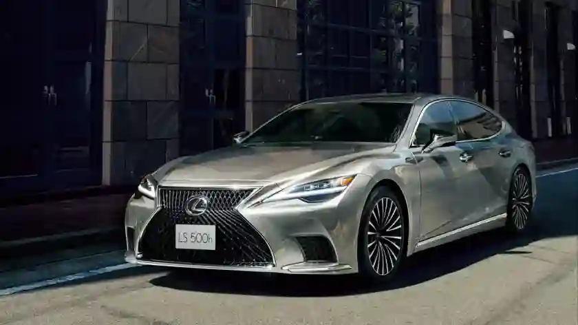 Роскошные автомобили: обзор топовых моделей 2024 года - Lexus LS